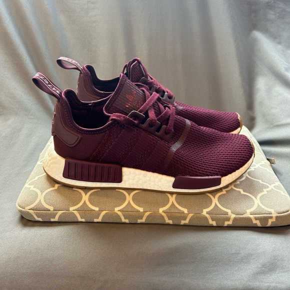 Adidas NMD R1 ”Maroon / Gum” - Picture 9 of 13
